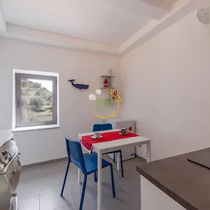 https://appartamento-luly-dachifarm.hotelitalianriviera.com